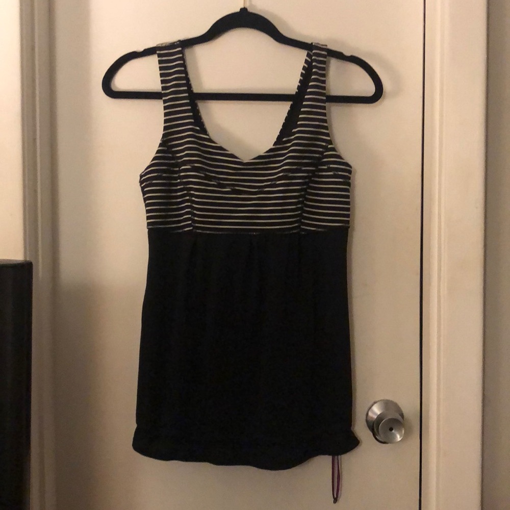 Lululemon black white stripe bungee tank size 6